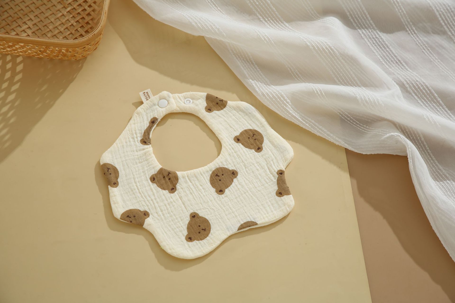 Tête d'ours (bavoir pétale)