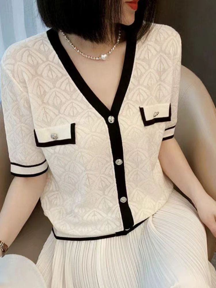 Áo len dệt kim jacquard cổ chữ V tay ngắn, phong cách tiểu thơ, khóa kim loại — Màu đen