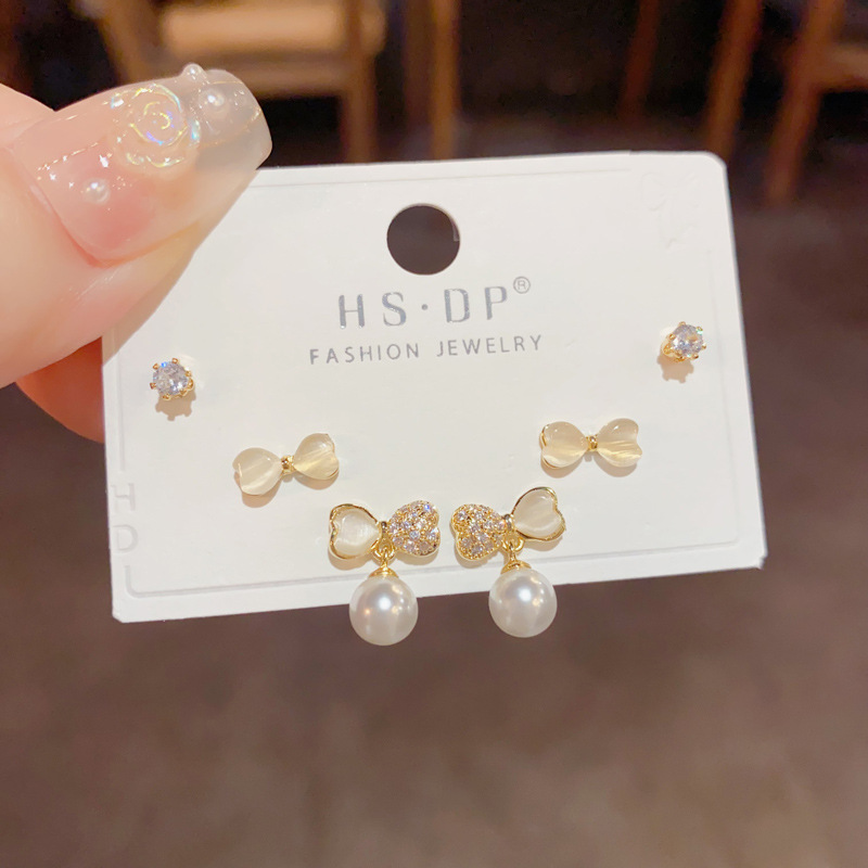 S925 aguja de plata micro incrustaciones de circón pendientes cortos pendientes de pelo corto japonés y coreano elegante todo-fósforo simple conjunto de tres piezas pendientes para las mujeres