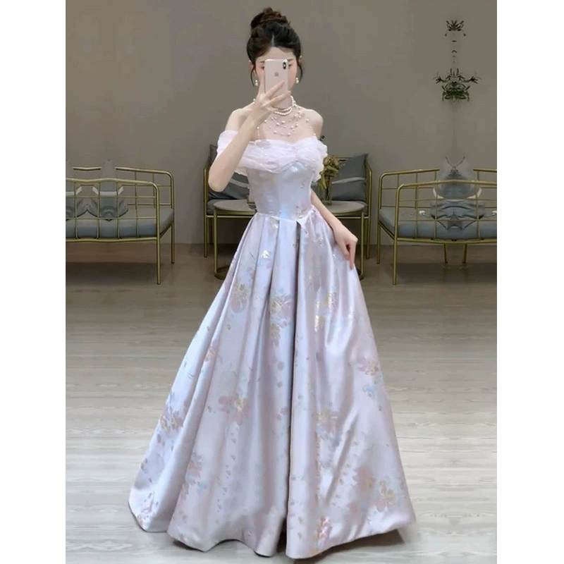 Вечернее платье с плечами высокого класса, легкий и роскошный