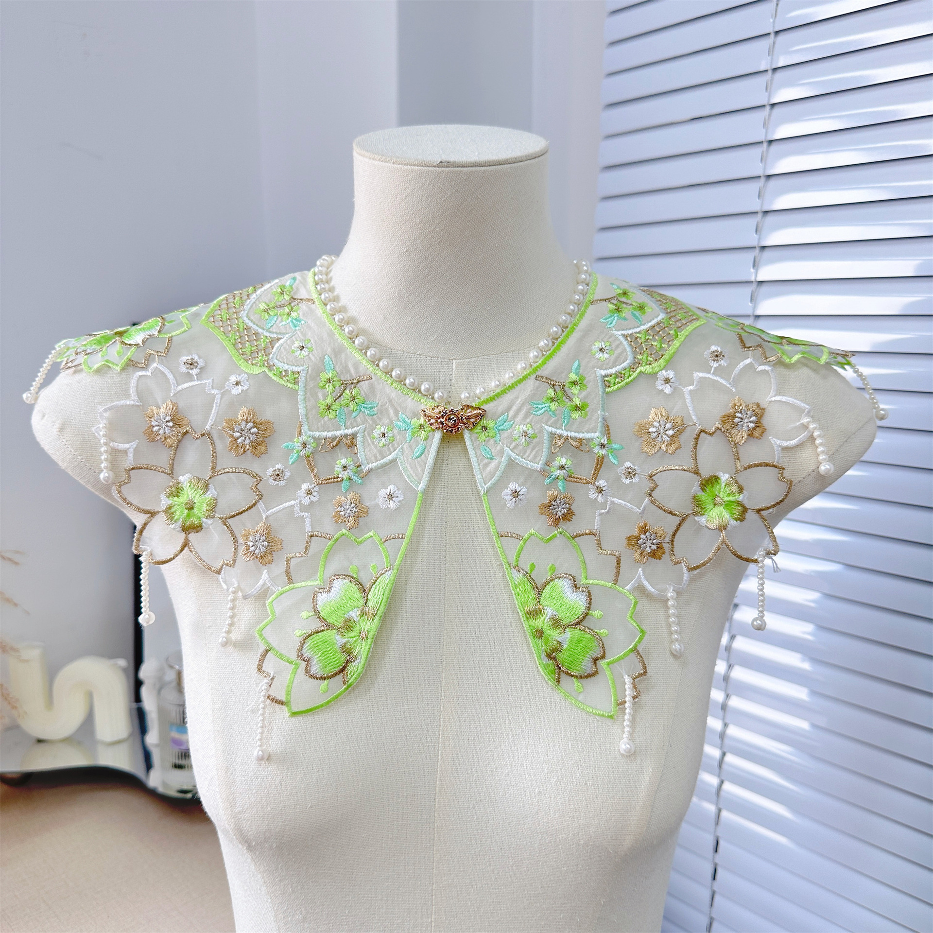 Collar bordado colorido con cuentas borla collar flor estilo antiguo hanfu chaleco falda niños vestido de mujer a juego collar falso