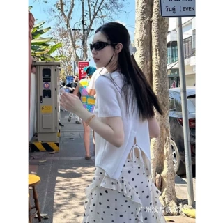 韩系氛围感穿搭白色短袖针织衫女早春设计感小众漂亮开叉系带上衣