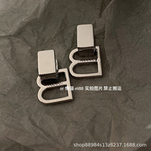 B家~金属银色字母耳环女轻奢高级感独特方形耳扣钉饰2025新款爆款
