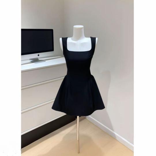 Black solid color dress, cut