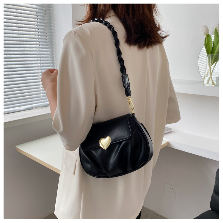 Wholesale Heart Buckle Fold One-shoulder Messenger Small Round Bag Nihaojewelry display picture 15