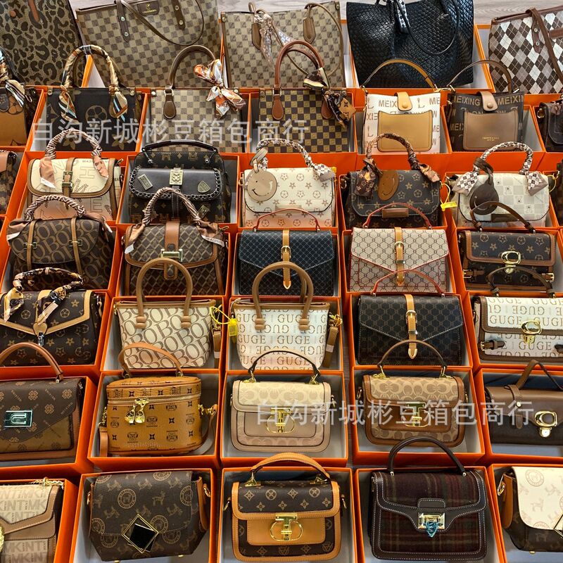 Gift Box women's bag Miscellaneous mixed batch presbyopic women's messenger bag shoulder bag live broadcast foreign trade first-hand supply wholesale