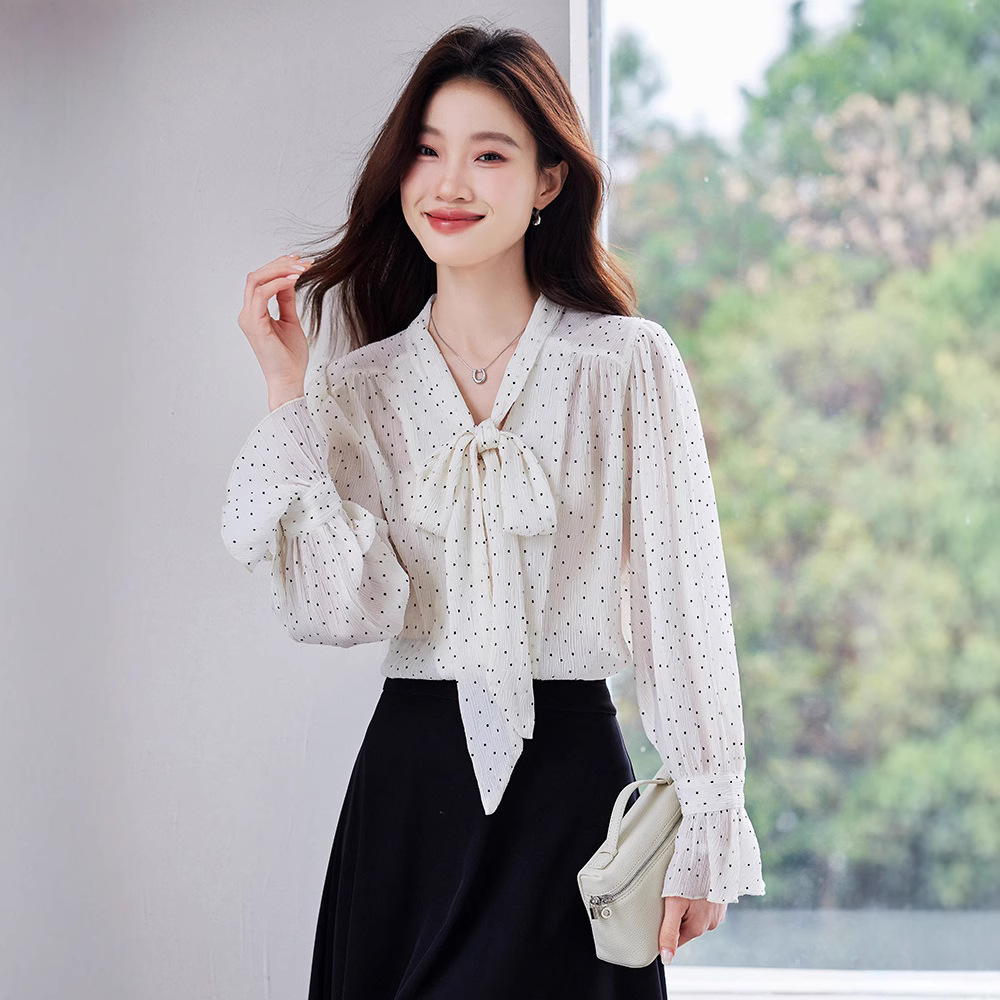 Spring shirt with bow