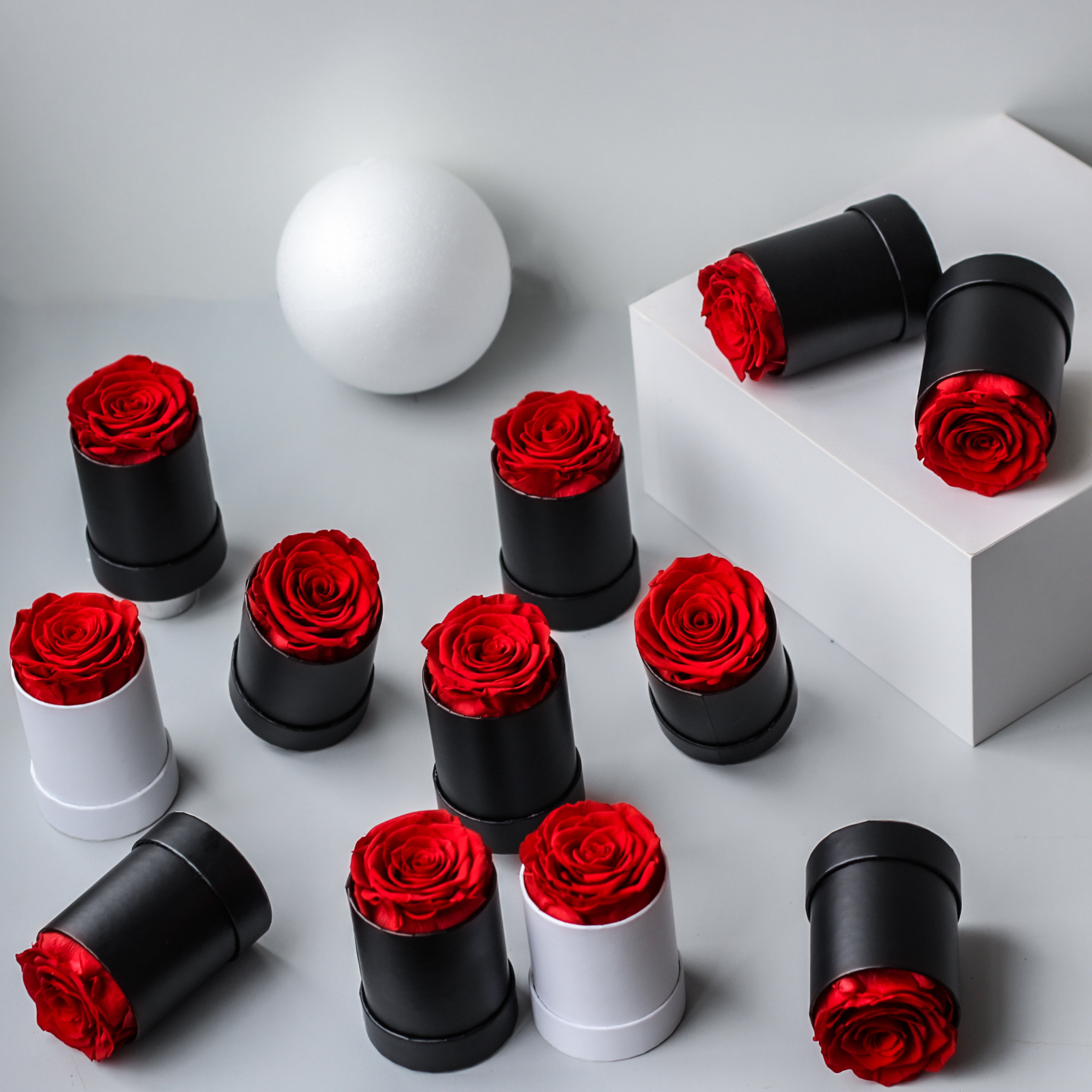 Transfronterizos flores de inmortalidad redondas un solo abrazo barril de regalo de San Valentín rosas amazonas regalo del día de la madre