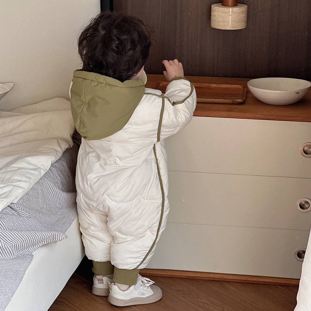 2024 nuevo estilo de invierno bebé coreano estilo occidental a juego, grueso, cálido, cómodo y suave, chaqueta de algodón de una pieza para bebé