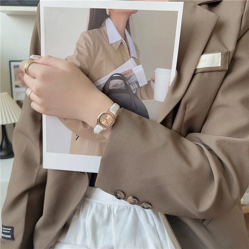 Ку наблюдаю: переводился как "Small sugar cube watch for girls student party simple"