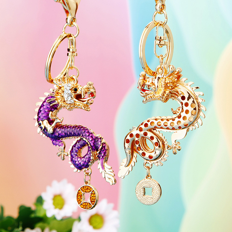 Diamante incrustado Zodiaco dragón coche llavero metal pareja hombres y mujeres bolsa colgante llavero anillo Reunión Anual regalo al por mayor