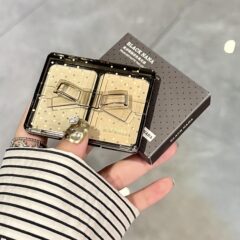 韓系の柔らかい妹の波は口がきけない顔の2色の高ディスクのつや消しの光の水の光の粉の餅をつけて顔の中の目の頭の鼻の影の双を明るくします。