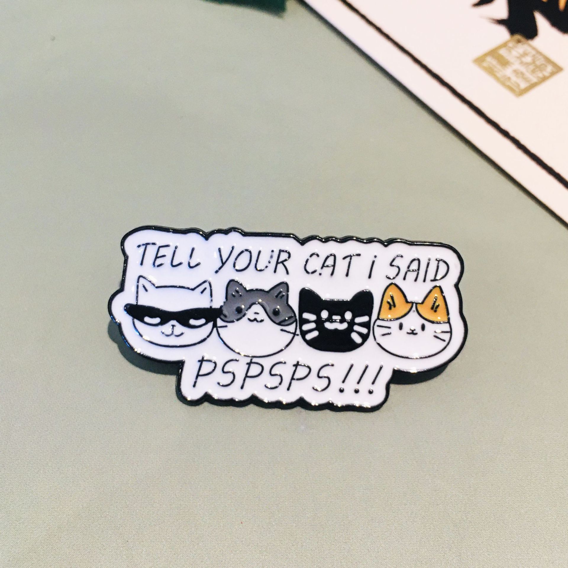 Broche de conversión de estado de ánimo europeo y americano Personalidad Deslizable Electricidad social Emoji Insignia de metal Accesorios de joyería femenina Pin