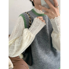 白いレースの底のシャツの女性の秋冬のデザイン感の半高の襟の修身の洋風の中で長袖のtシャツの上着を掛けます。