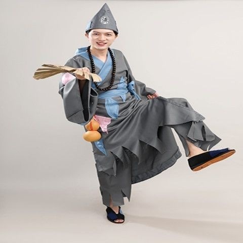 Warm Maple Leaf Ancient Costume Beggar Outfit Ragged Full Set of Ji Gong Clothes Outerwear Hat Gourd Fan Stage Buddhist Beads Beggar