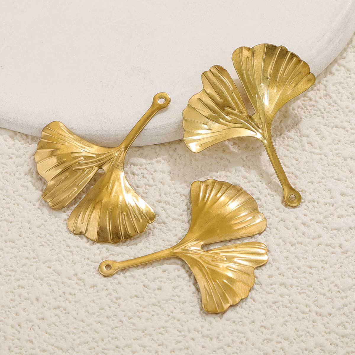 Accesorios de joyería de ramas de bricolaje, flores pequeñas, ginkgo, hojas de flores de acero inoxidable, pendientes de viento antiguo, accesorios para la cabeza, accesorios, colgantes