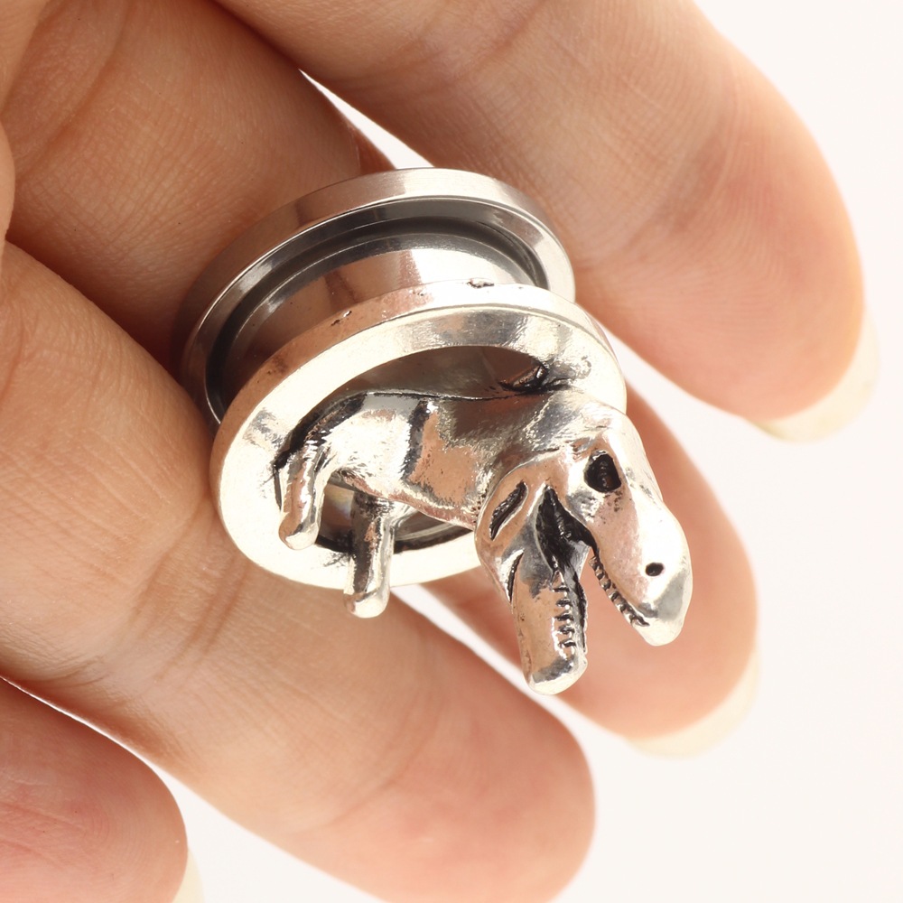 Pointed titanium steel lip stud product view
