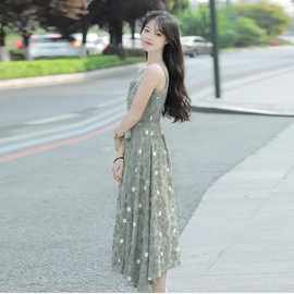 夏季新款连衣裙韩版显瘦森系吊带裙女中长款法式裙子气质清新