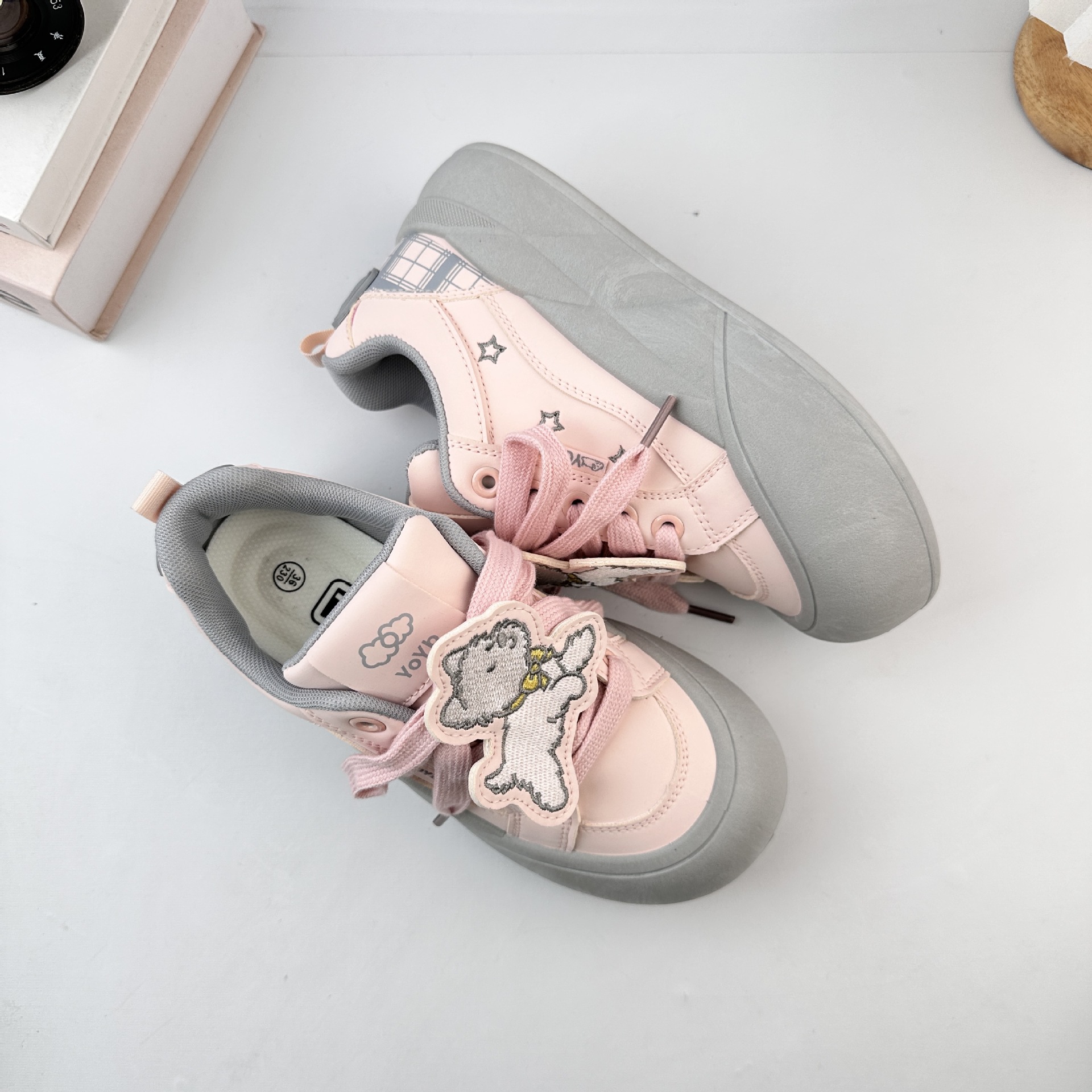 Yuanbo coreano zapatos de skate para mujeres 2025, nuevos zapatos de lona de soleas gruesas de otoño para mujeres nicho lindo zapatos de pan