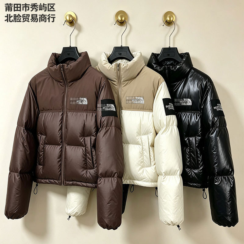 The 82b women's North embroidered NFC large plaid warm quilted down jacket, Face short Ken doll-style coat The 82b women's North embroidered NFC large plaid warm quilted down jacket, Face short Ken doll-style coat