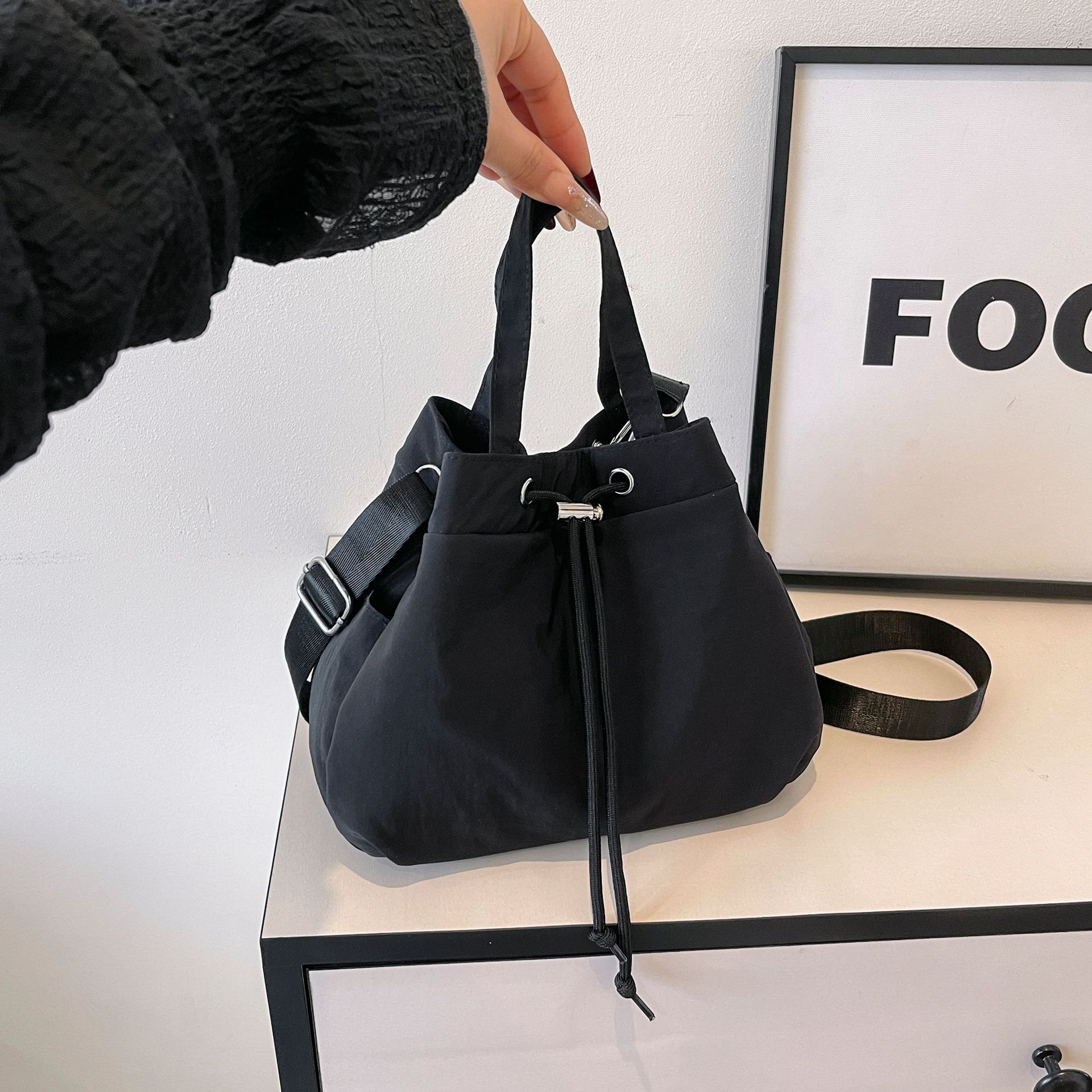 Cross-Border Retro Niche Nylon Bucket Bag For Women, Lightweight Korean Style Versatile Casual Shoulder Bag For Commuting - Thumbnail 3