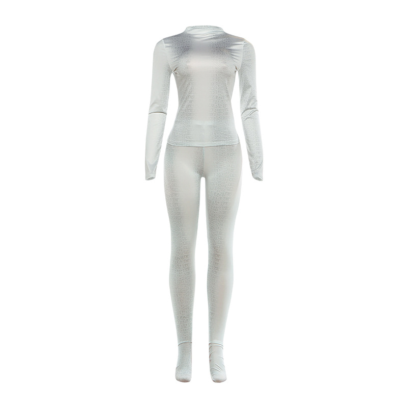 Damenbekleidung: Set aus langärmligem Oberteil mit Digitaldruck und schmal geschnittener Hose – Herbst-Winter-Mode im Streetwear-Stil_voghion.com