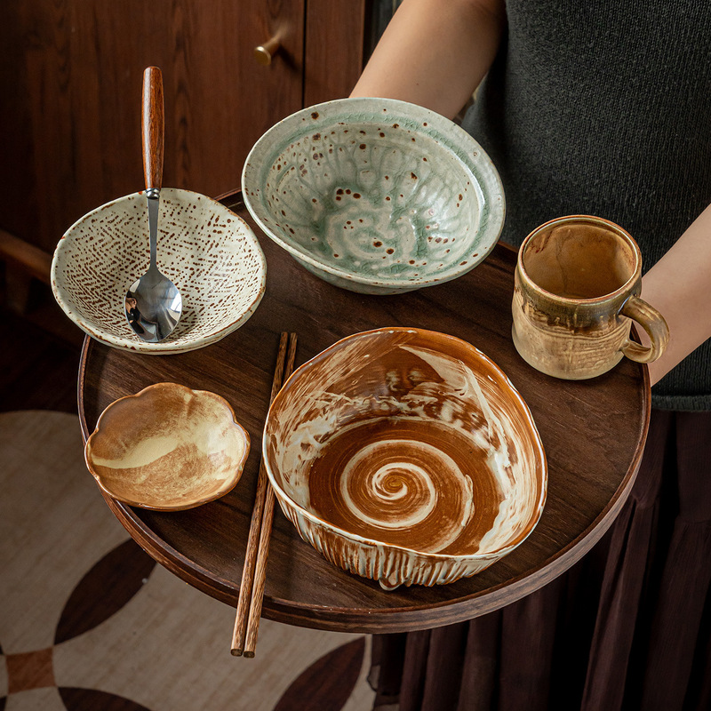 Rustic-style ceramic tableware set for one person, featuring a minimalist design, including bowls, plates, and a mug, suitable for home use, restaurants, and serving soups or noodles Rustic-style ceramic tableware set for one person, featuring a minimalist design, including bowls, plates, and a mug, suitable for home use, restaurants, and serving soups or noodles