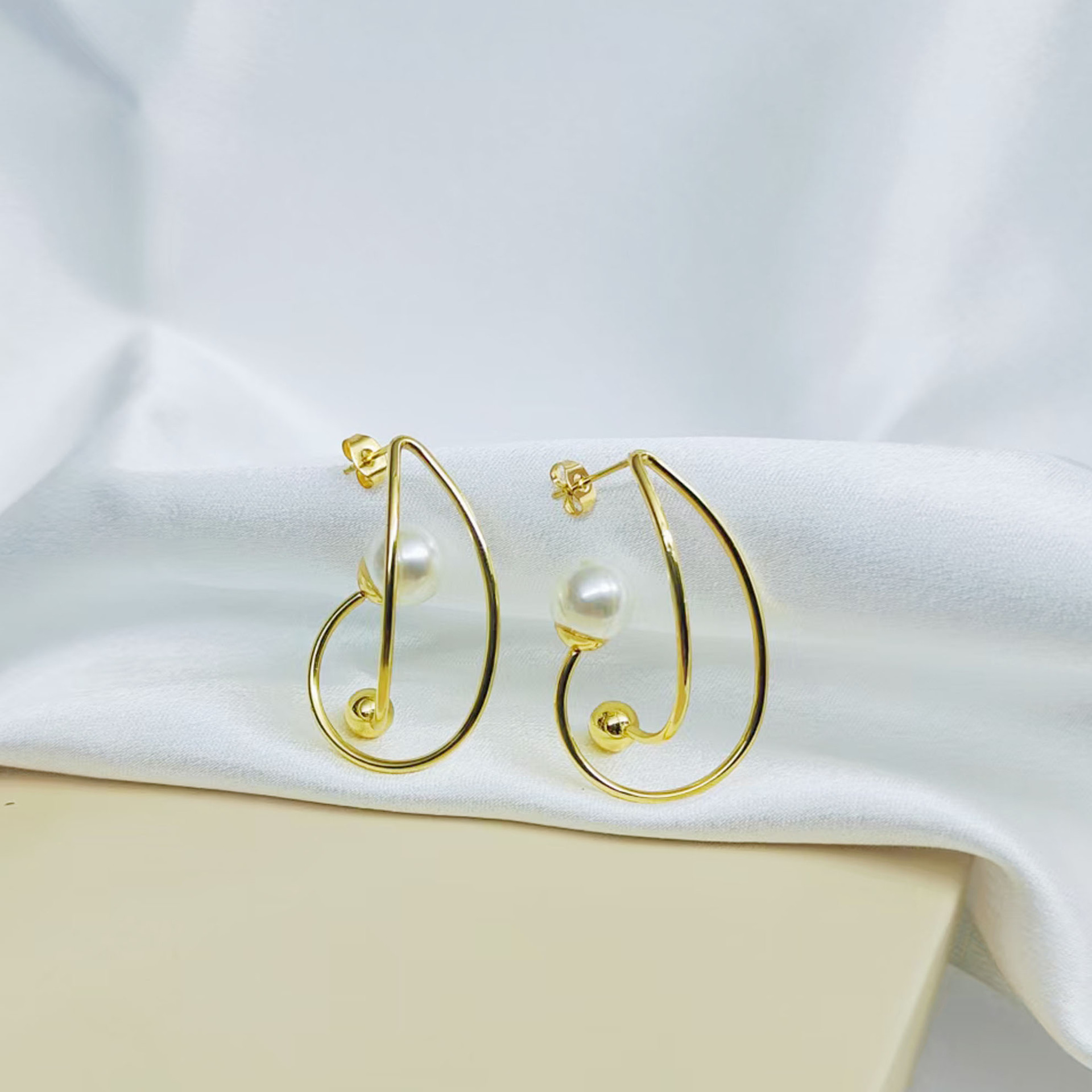 Vintage Minimalist Pearl Geometric Circle Drop Earrings Fashion_voghion.com