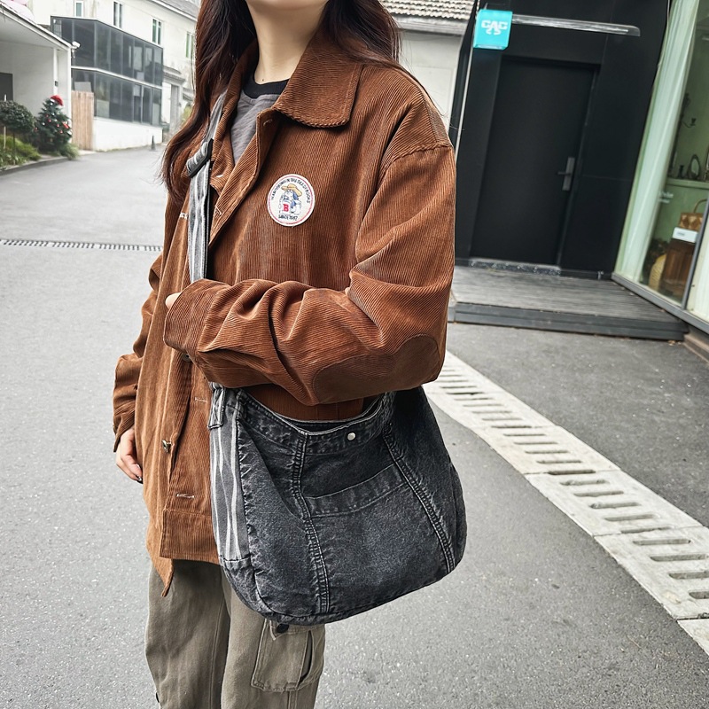 Bolso de mezclilla de gran capacidad para mujer 2024 primavera nuevo bolso de hombro simple y versátil para estudiantes