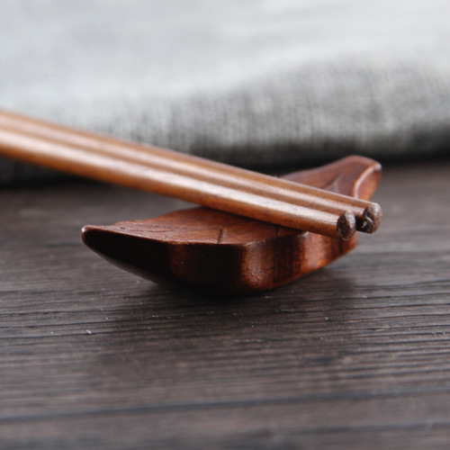 Hotel wooden chopstick holder, chopstick rest, matching wooden chopsticks, creative public chopsticks, wooden utensil chopstick holder, chopstick pillow, wooden