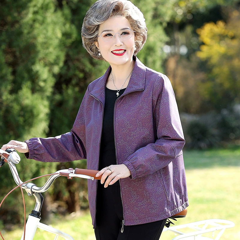Весенняя одежда для пожилых женщин тонкое пальто 60-летнее 70-летнее мама и жена короткая ветровка бабушка весенне-осенняя одежда куртка с отворотом