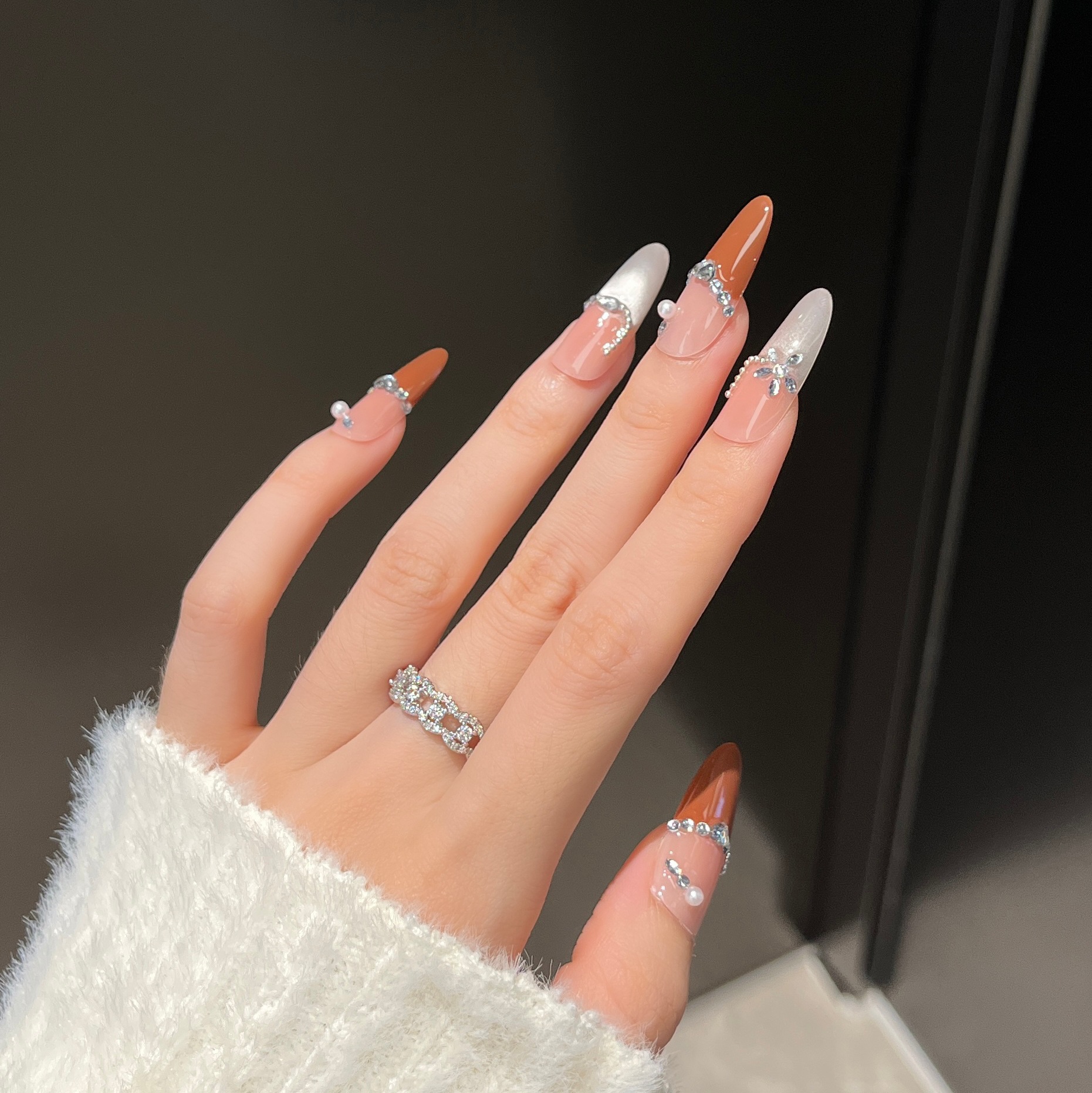 2026 otoño y invierno nuevo tipo de manicure elíptico productos terminados para usar parches de uñas falsas uñas ins puro deseo de viento