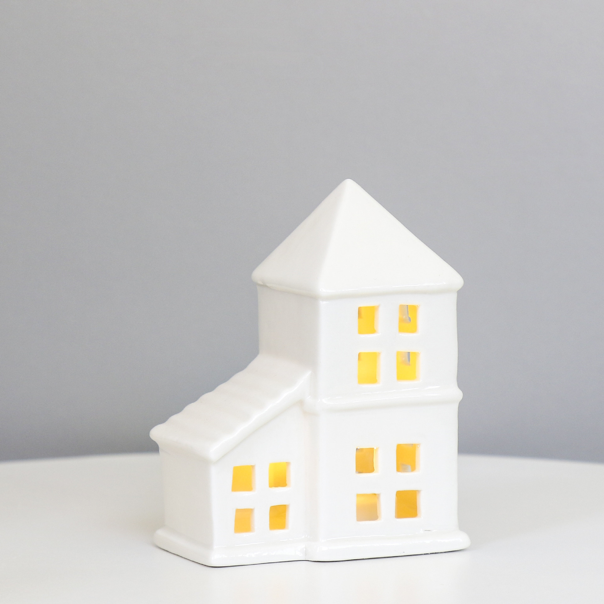 Casa de cerámica artesanías de Navidad decoración del hogar decoraciones de escritorio de Navidad hueco luz de la noche ventas directas de la fábrica