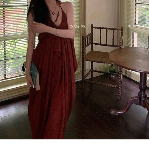 V-neck halter strap dress for women 2025 summer fashionable new long dress beach vacation backless long skirt