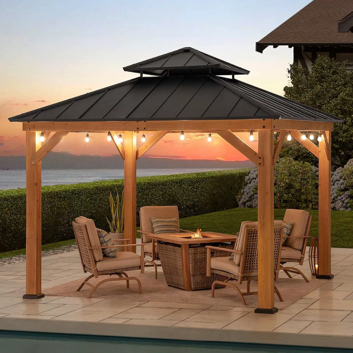 Деревянная беседка стандартная с каркасом из кедра и черной двухслойной стальной крышей для сада и заднего двора