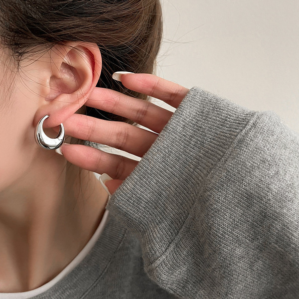 Fashionable elegant small design earrings