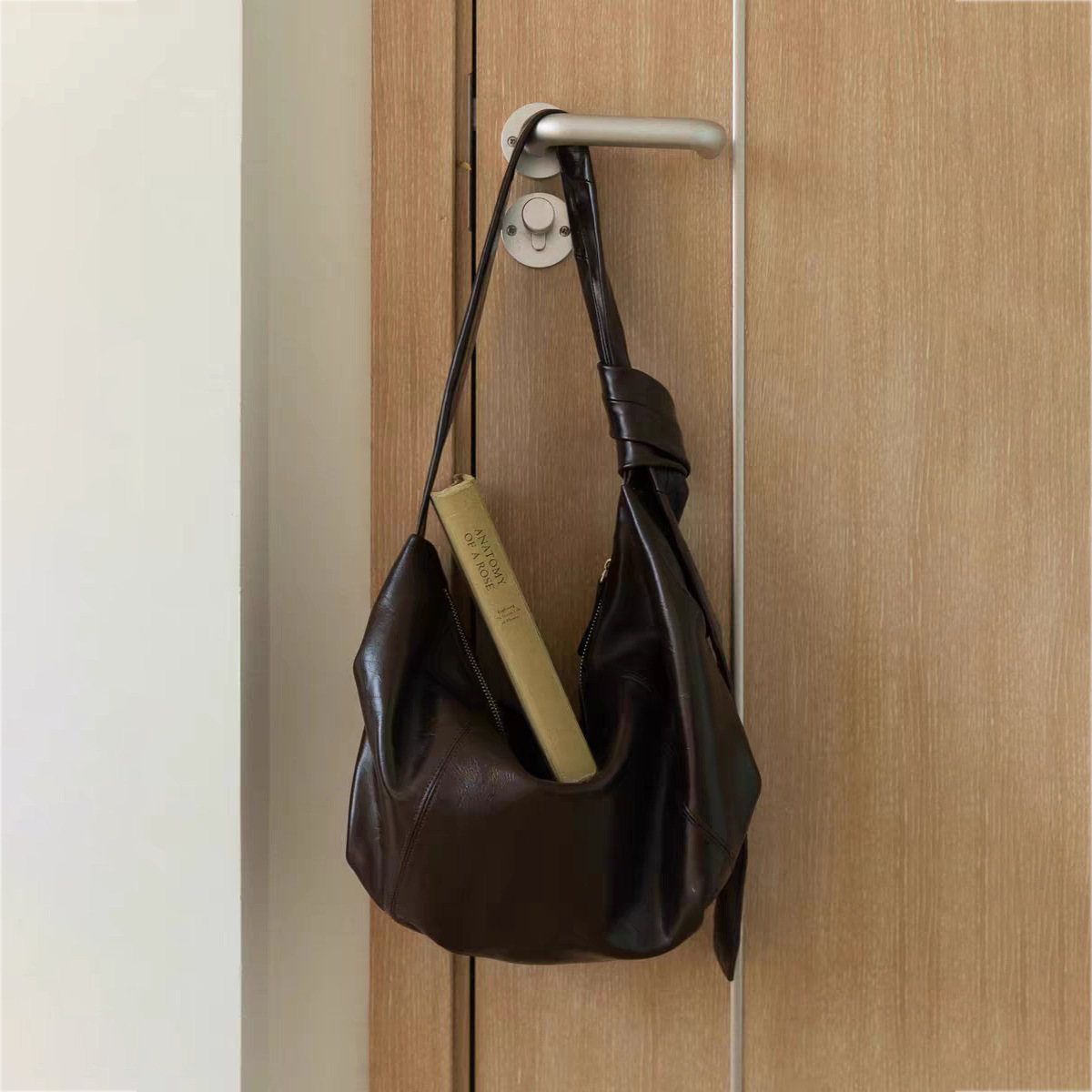 2025 Korean Style New Women's Bag Retro Top Grain Oil Wax Soft Leather Large Hobo Bag Niche Design Shoulder Crossbody Bag - Thumbnail 6