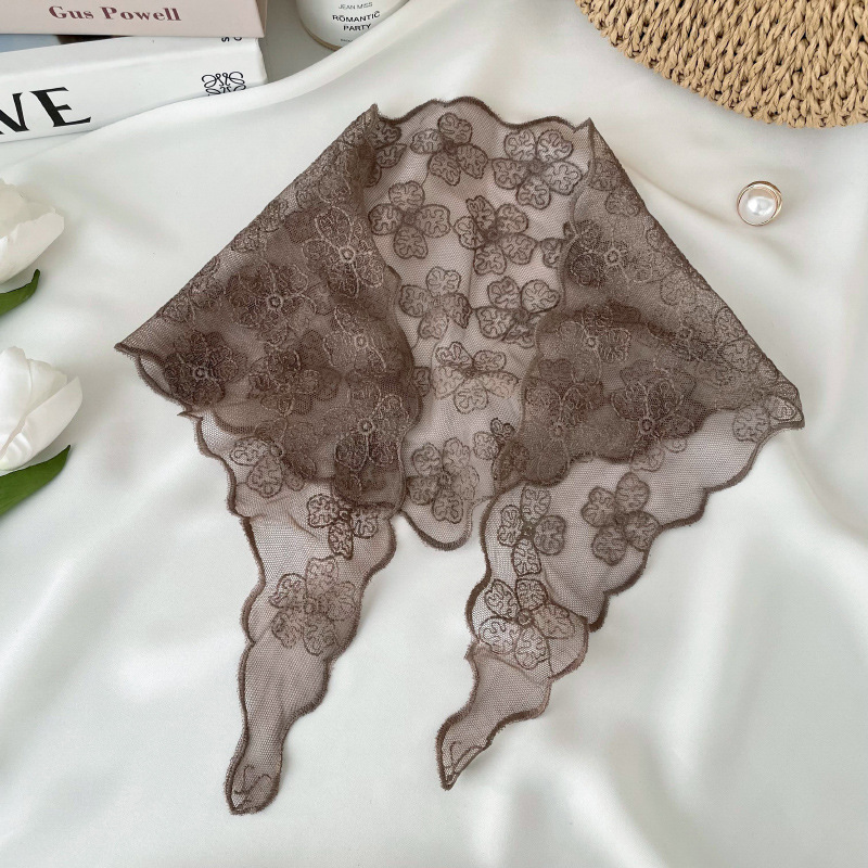 Bufanda de triángulo de encaje de flores para mujer primavera y verano estilo coreano de moda todo fósforo hueco color sólido protección del cuello bufanda pequeña bufanda decorativa