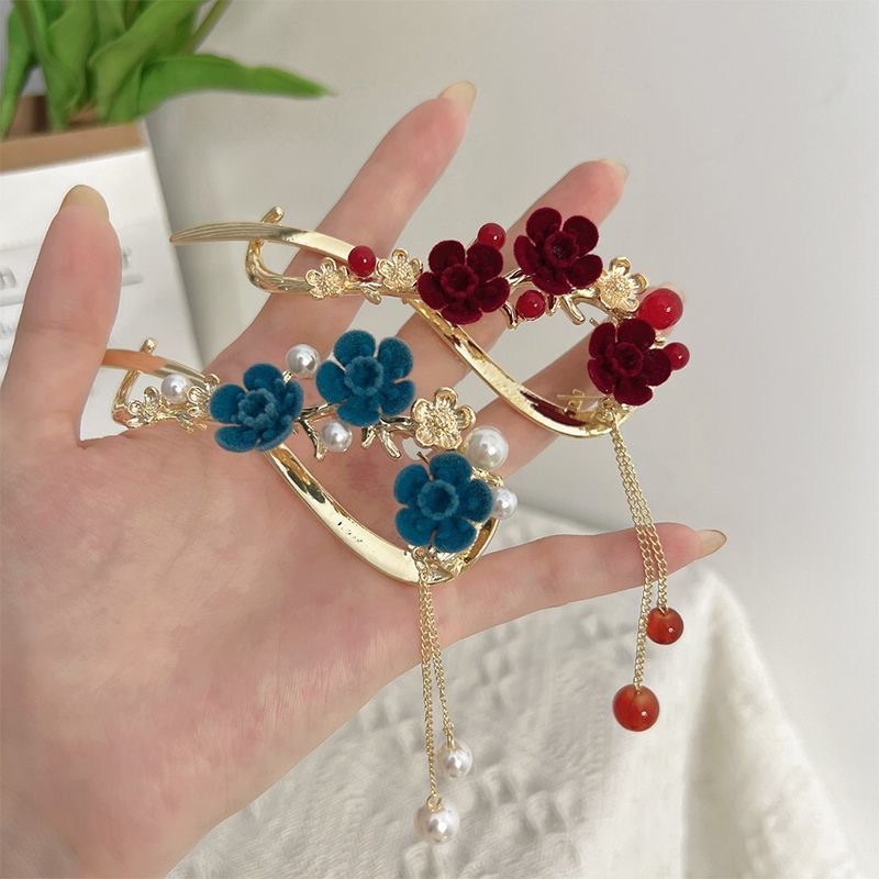 Chinese-style new red and blue plum blossom twisted bobby pin, elegant hair clip for updos, headwear.