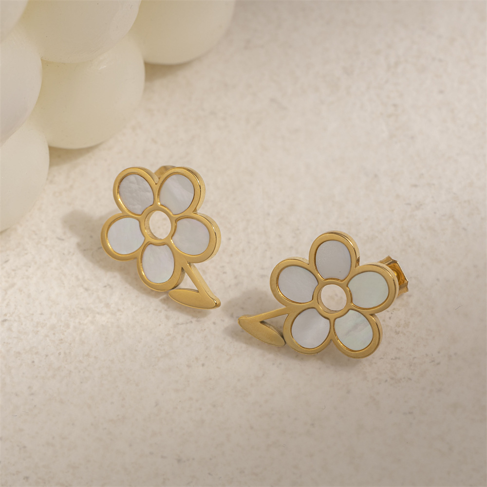 Taena Pendientes de acero inoxidable europeos y americanos Pendientes de concha de flores de lujo ligero, temperamento, joyería de oreja de concha de todo fósforo de nicho para mujer