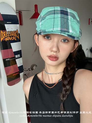 [Dopamine Outfit] The same hat as the Little Bear during the day, a thin forward hat, and a beret worn backwards to look whiter and brighter