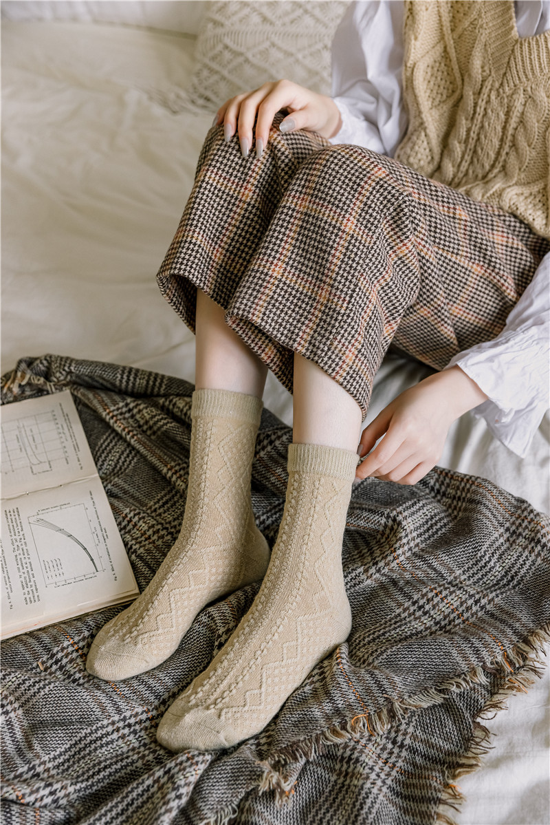 80g Weight Socks Classification Socks Lingerie Type Blending Fabric Type A Pair Quantity Daily Occasion Solid Color Pattern All Seasons Season Women's Gender Simple Style Style Women's Simple Style Solid Color Blending Crew Socks A Pair 15