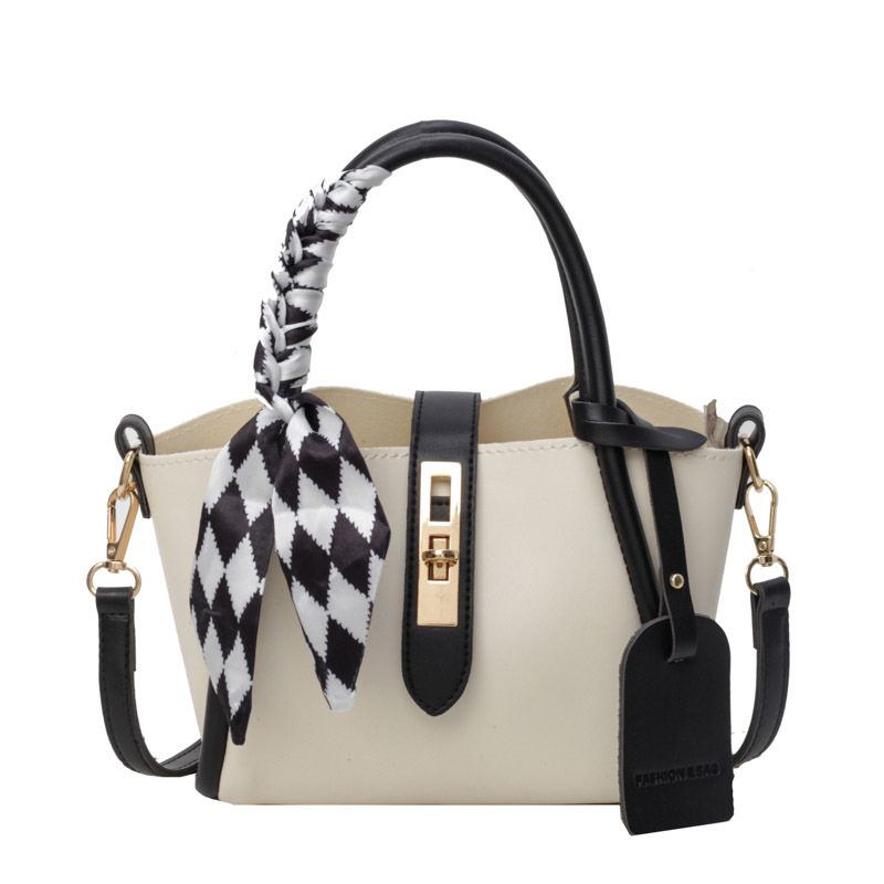 Este año, la moda de la bolsa de la cesta de verduras de mano para mujeres 2024, la nueva bolsa de hombro de color salvaje, la bolsa de cubo de alta calidad