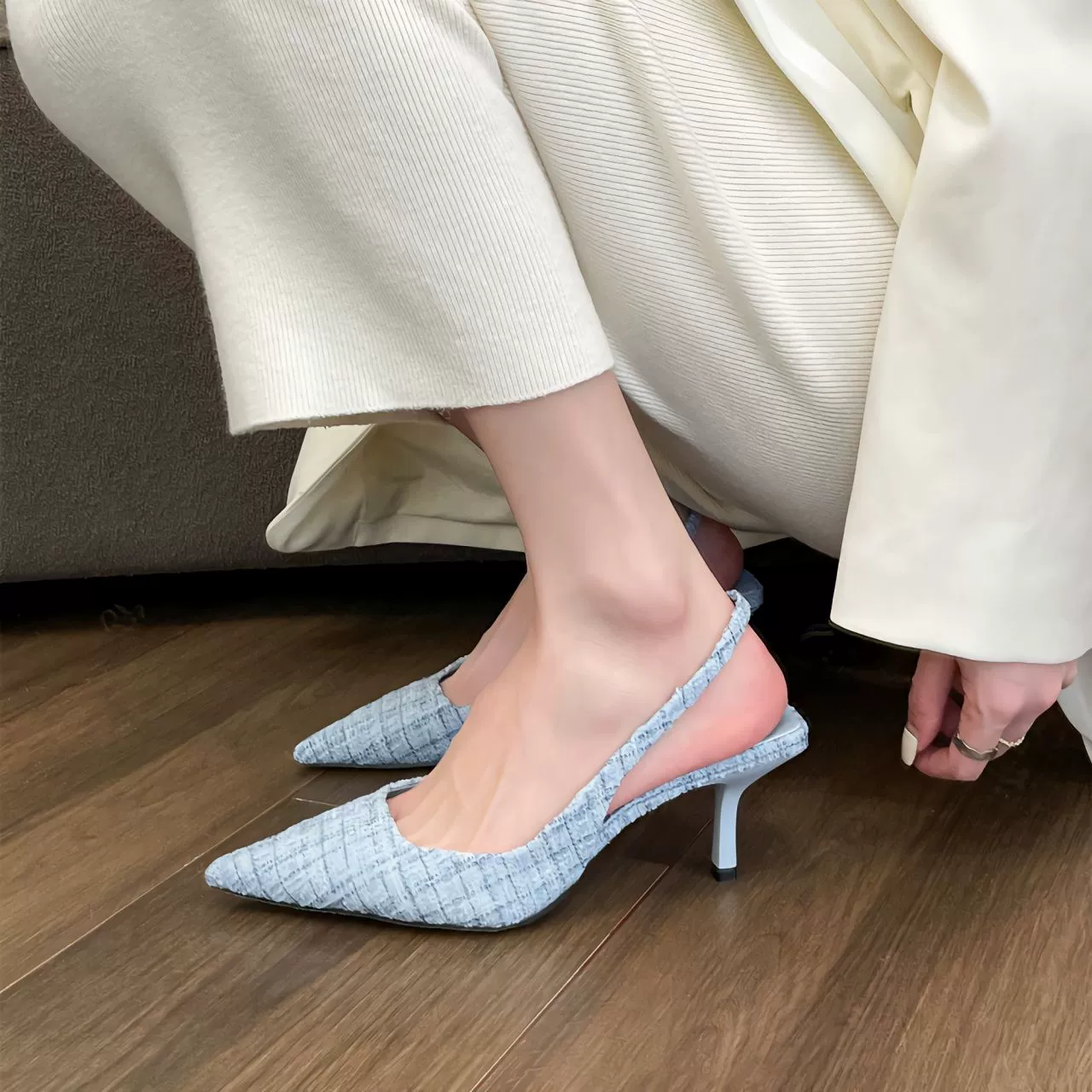 Сандалии на высоком каблуке в стиле Chanel с морской солью и синим острым носком, новинка 2023, женская обувь на спине, пустая, с полузакрытым носком, модная Однослойная обувь