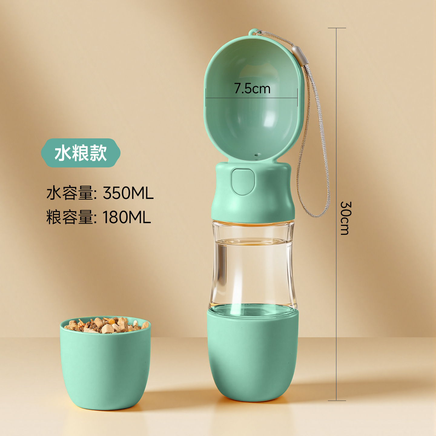 Taza verde de agua y grano