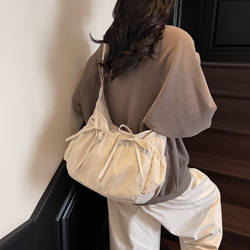 Cross-border Lightweight Pleated Shoulder Crossbody Tote Bag 2025 New Commuter Travel Class Underarm Dumpling Bag