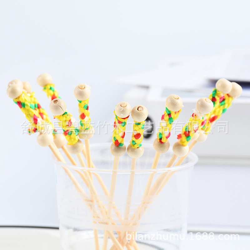 Fabricante de suministro de azúcar de calabaza palillos de dientes frutas decorativas palillos de bambú hamburguesas amarillos horquilla de frutas al por mayor cubiertos