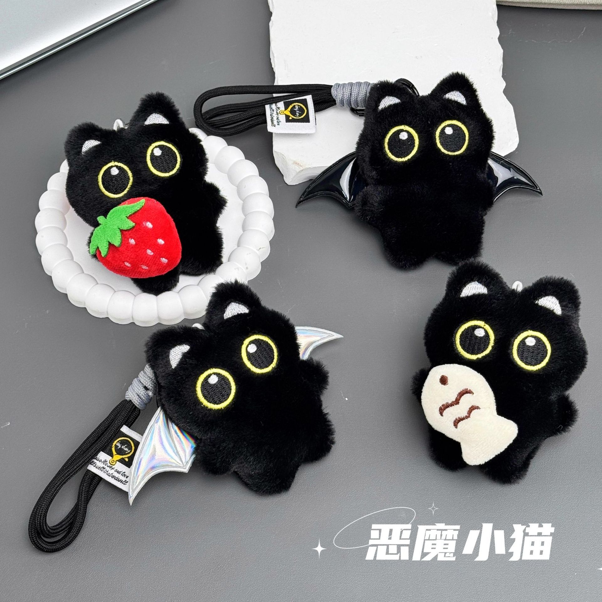 呆萌抱鱼大眼黑猫挂件毛绒玩偶情侣包挂件创意小黑猫钥匙扣