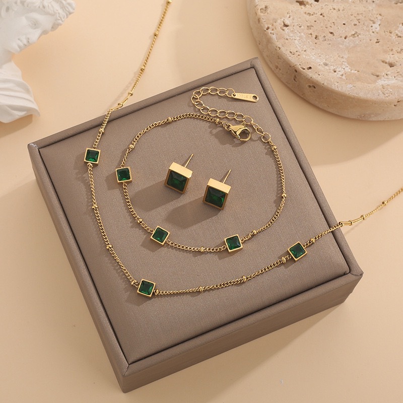 法式正方块精细百搭彩锆绿锆钛钢项链女时尚通勤镀18K真金不掉色