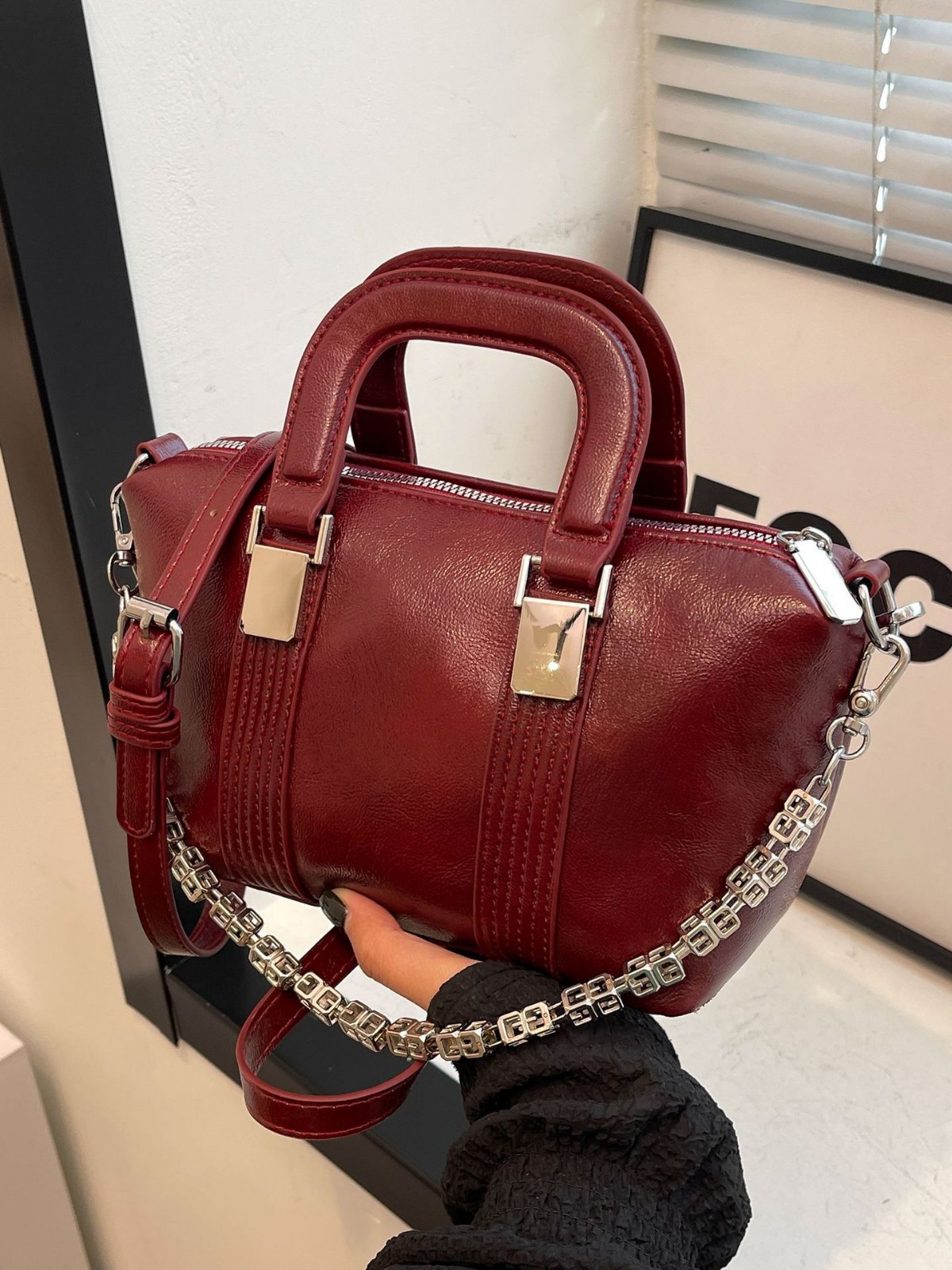 Bolso de mujer de moda bolso de mensajero de textura de color sólido 2025 otoño e invierno nuevo bolso de viajero simple bolso de mano